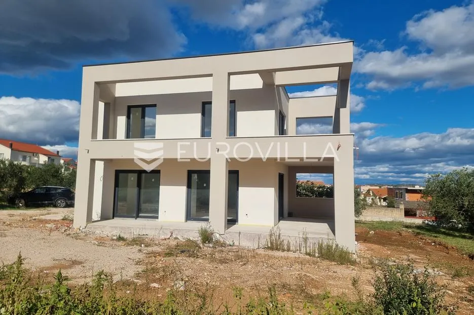 vodice, moderna kuća s bazenom, 190,58 m² - slika 9