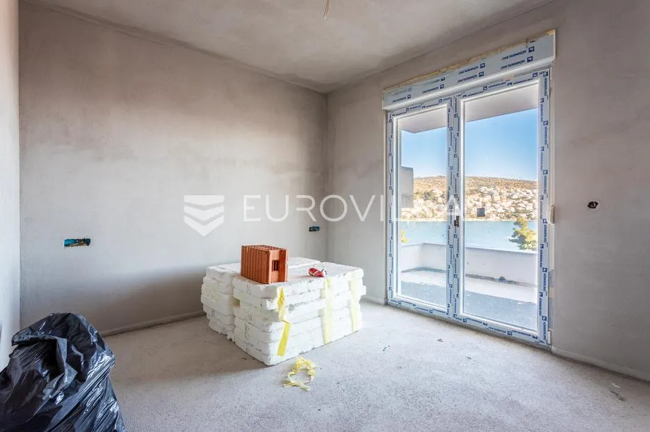 čiovo, okrug gornji, trosoban penthouse s prostranim terasama i pogledom na more, 88.57 m² - slika 2