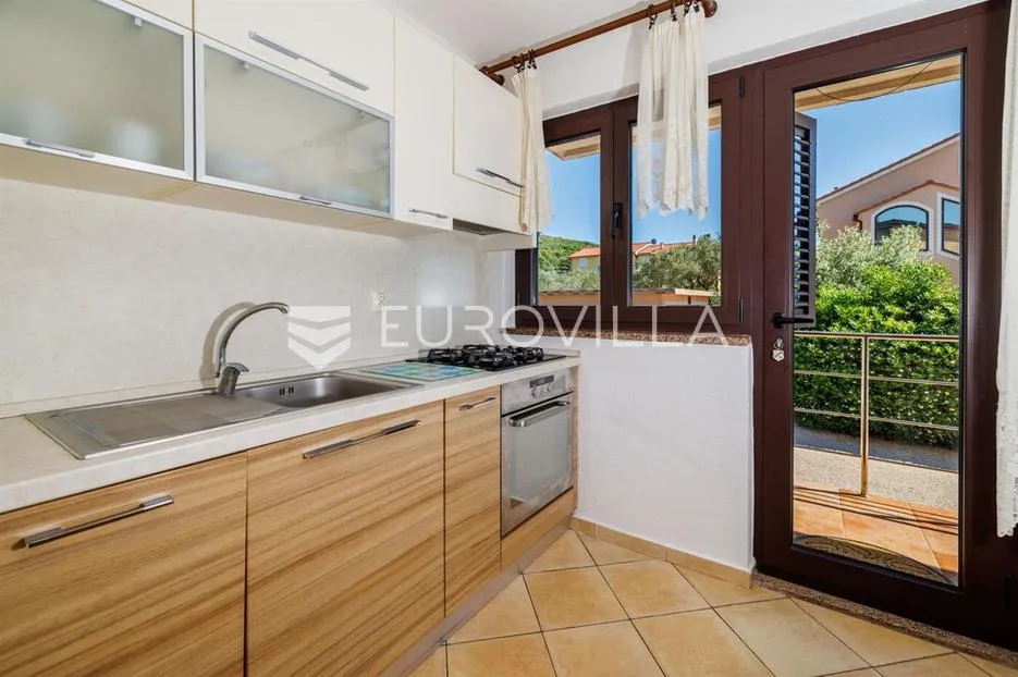 krk, punat, samostojeća kuća s dva apartmana po 100 m², studio apartman, bazen, garaža, sauna - slika 19