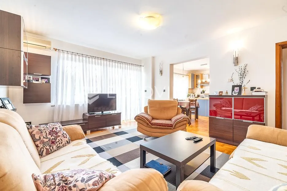 zagreb, sesvete, stambeno poslovna roh bau kuća 410 m2 - slika 2
