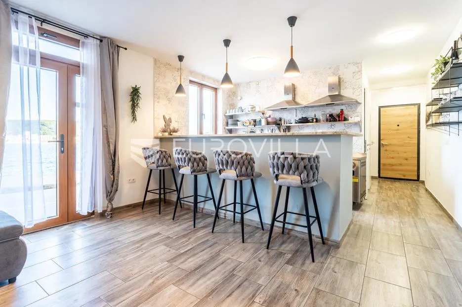tisno, novogradnja, apartman u prizemlju, prvi red do mora, 48,51 m² - slika 4
