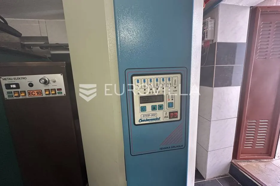 štinjan, prekrasna kuća u nizu s vrtom i pogledom more 300 m² - slika 24