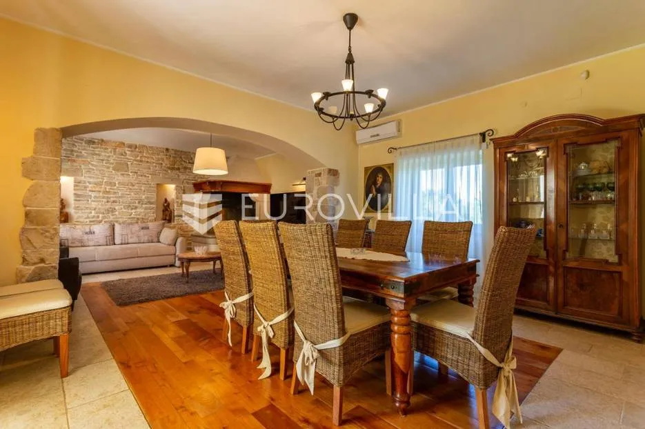 rakalj, predivna, prostrana villa s bazenom i velikom okućnicom, 452 m² - slika 17