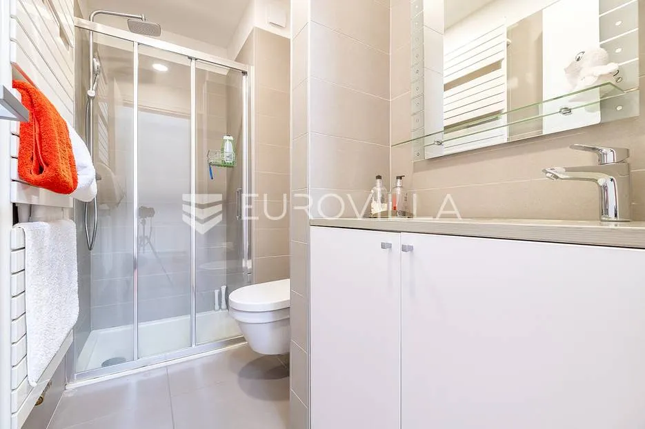 zagreb, remete, prekrasan dvoetažan stan u urbanoj vili s jacuzzyem i garažom - slika 8