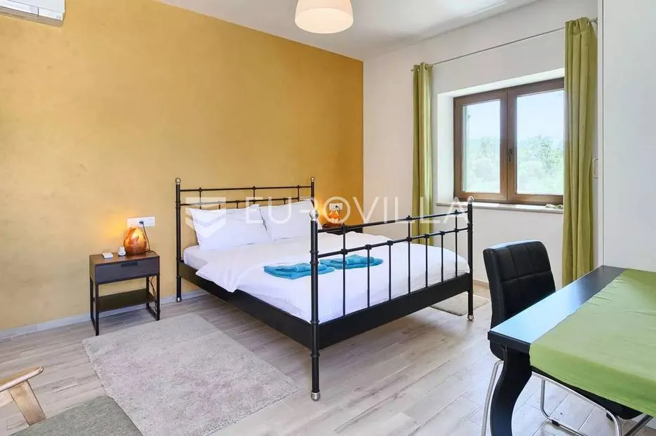 istra, bale, vila s bazenom na imanju od 30.000 m2 u osami - slika 24