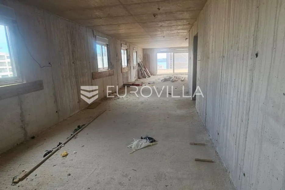 trogir, seget donji stan 87,6 m² s pogledom na more, novogradnja s garažom i liftom - slika 5