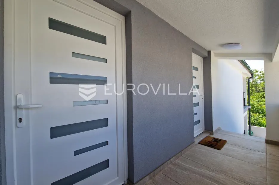 vir, elegantan trosoban apartman u centru vira, 600 m od plaže - slika 24