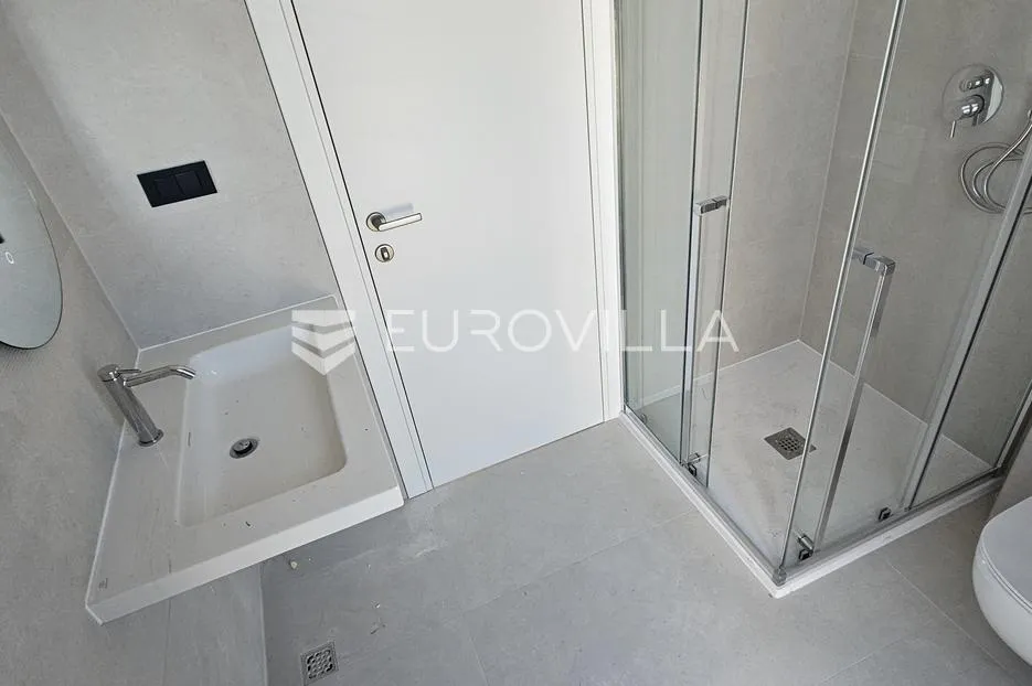 kaštela, penthouse od 102 m² treći kat s garažom povezan liftom - slika 25