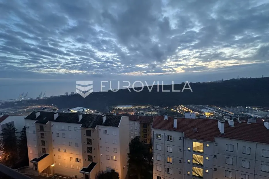 rijeka, škurinje, uređen trosoban stan, lođa s panoramskim pogledom - slika 2