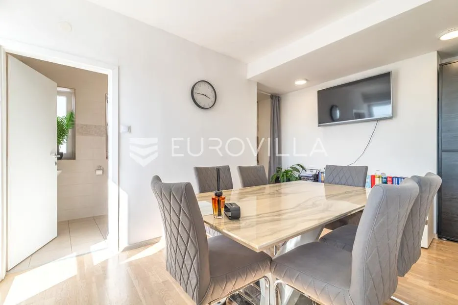zagreb, amruševa, šesterosoban stan površine 129 m² - slika 4