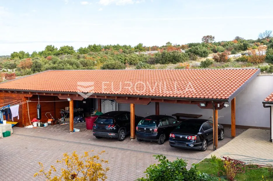 primošten, prekrasna villa sa velikim bazenom - slika 20