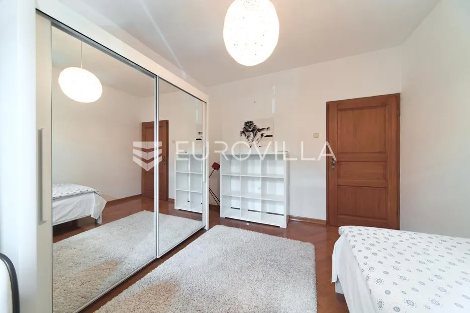 osijek, donji grad, prostrana kuća s dvorištem površine 403 m² - slika 9