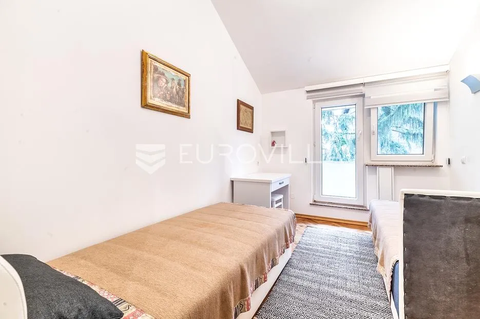 zagreb, nazorova, trosoban stan 55 m² u potkrovlju zgrade s liftom - slika 2