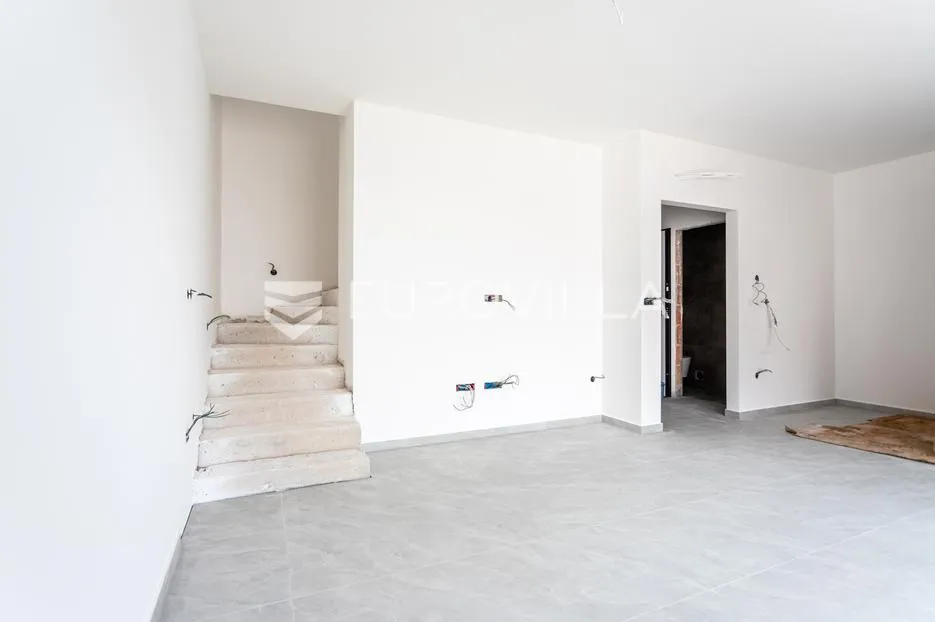 vodice, prostran dvosoban stan, 112,61 m² - slika 3