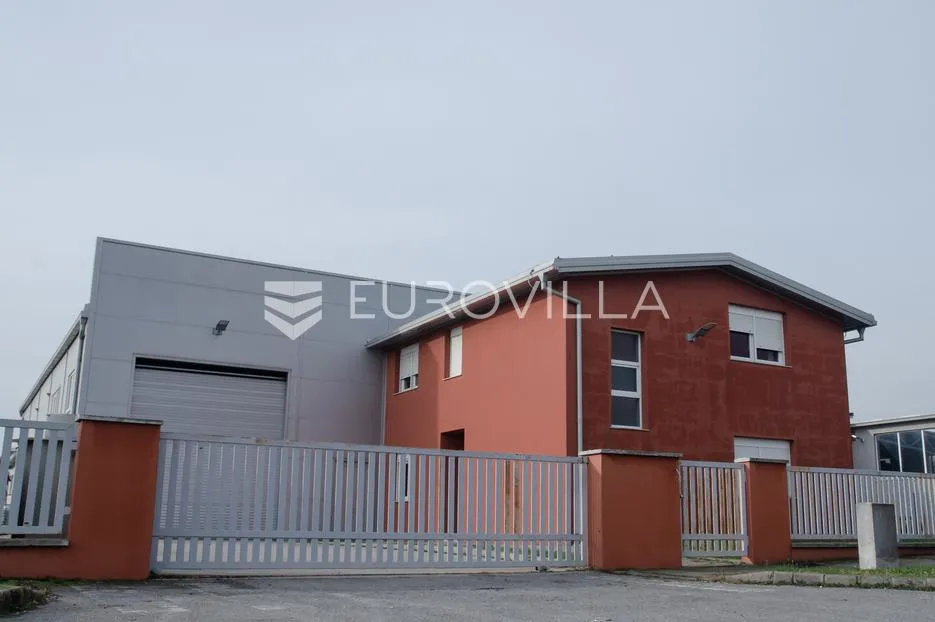 vinkovci, jošine, hala 364.60 m² s pomoćnom zgradom uredske namjene 104.80 m² - slika 1