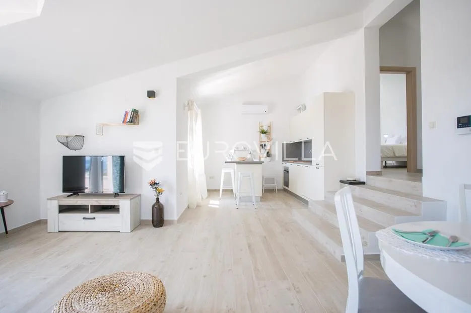 trogir - plano, kuća s bazenom na mirnoj lokaciji - slika 20