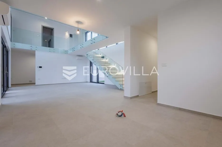 istra, pomer, unikatna, moderna villa 20 m od mora 417 m² - slika 43