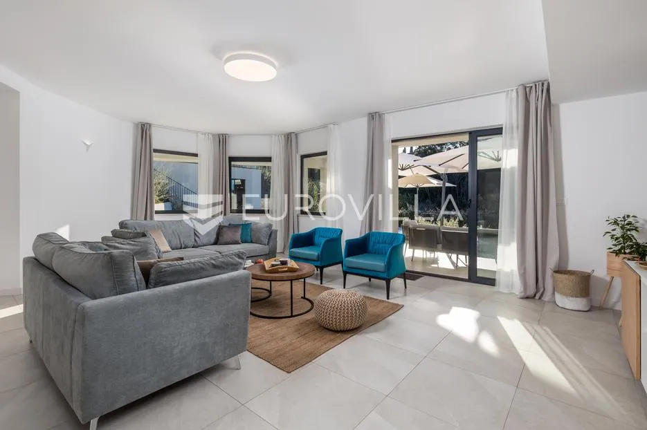 otok krk, malinska, luksuzna vila s dva apartmana u prvom redu do mora - slika 21