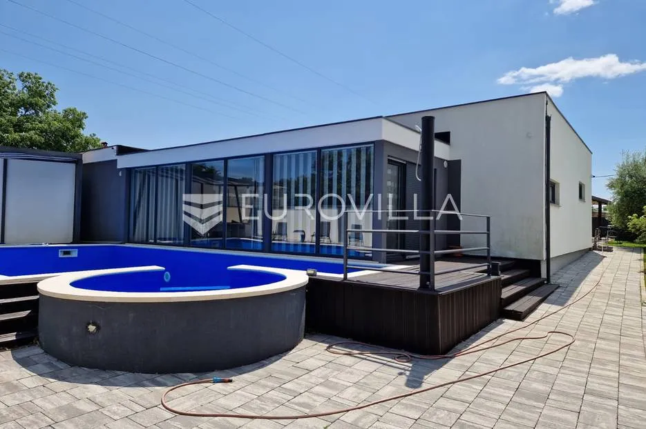 svetvinčenat, prizemnica s bazenom u mirnom naselju - slika 28