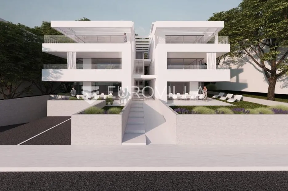 Zadar, Diklo, trosoban stan 140,04 m² s krovnom terasom i pogledom na more