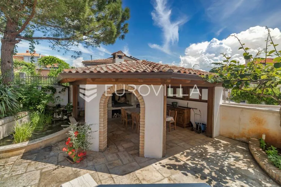 istra, umag - unikatna villa nkp 400 m2 na svega 30 m od mora - slika 57