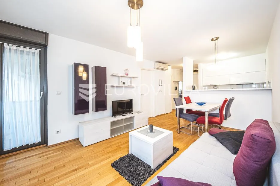 Zagreb, Ljudevita Posavskog, odličan dvosoban stan 54,50 m² garaža - Donji grad