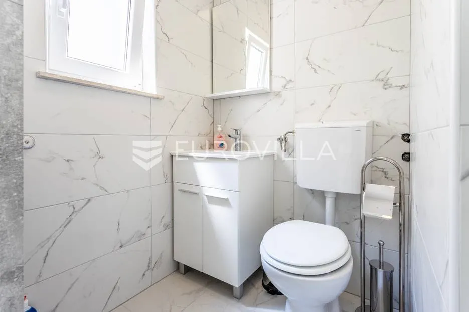 čiovo, okrug donji, apartmanska vila s bazenom - slika 20