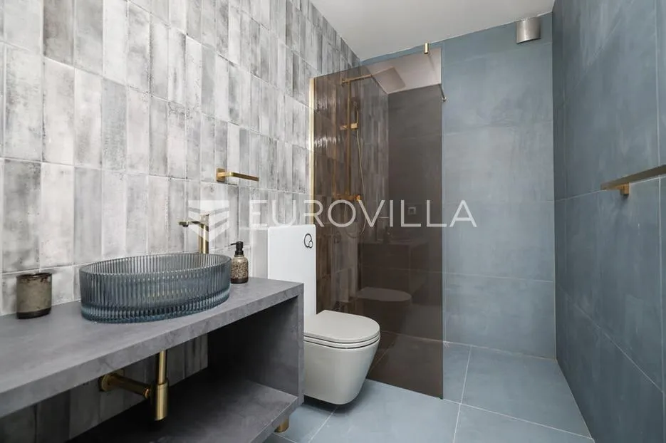 zadar, maslenica, luksuzna vila s bazenom i neometanim pogledom na more 254 m² - slika 34