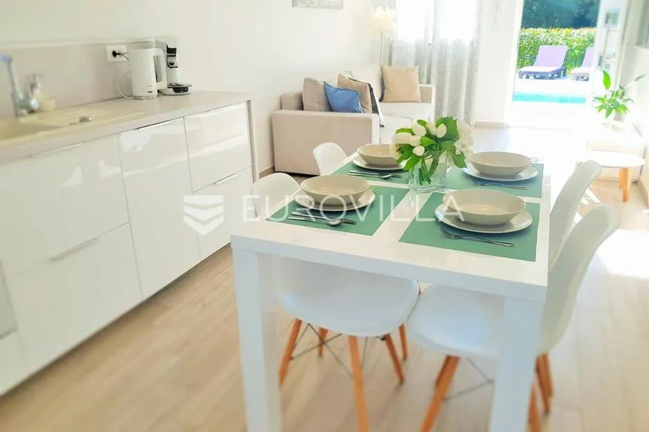 premantura, kuća s četiri apartmana i bazenom - slika 32
