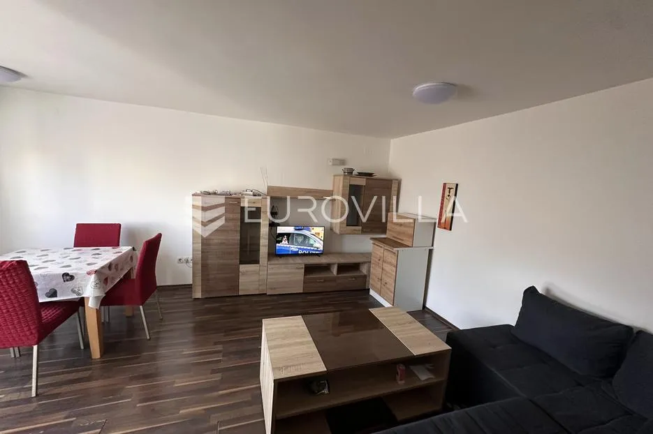 zagreb, prečko, uređen dvosoban stan s balkonom, 52 m² - slika 2