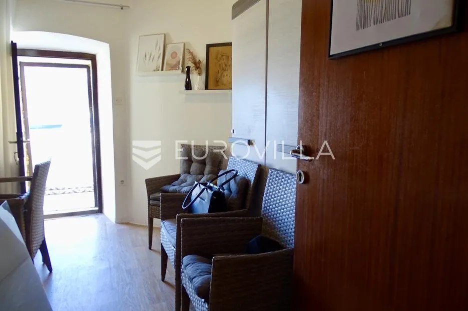 krk, baška, šarmantna "stara ljepotica" od 85 m² na rivi - slika 4