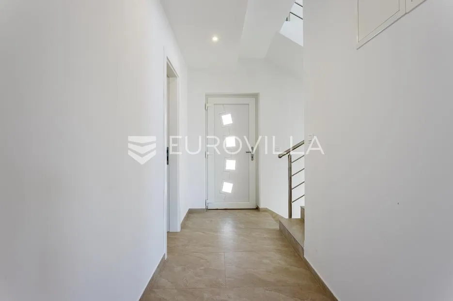 vodice, moderna dvojna kuća s bazenom, novogradnja 169,89 m² - slika 12