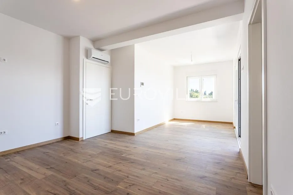 vodice, moderna dvojna kuća s bazenom, novogradnja 169,89 m² - slika 15