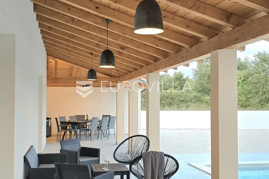 istra, svetvinčenat, moderna vila s bazenom i pogledom na prirodu - slika 23
