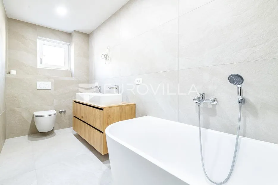 zagreb, mlinovi, luksuzan četverosoban stan 152 m² u duplex kući s garažom - slika 12