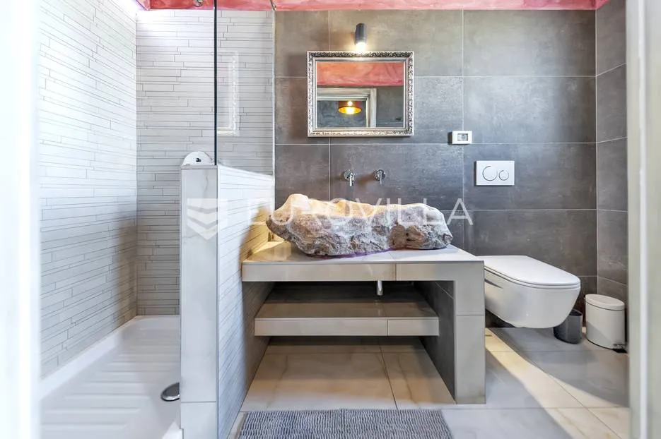 rovinj, šira okolica rovinja posebna samostojeća kuca 200 m² - slika 33