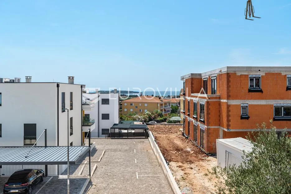 istra, novigrad, stan s 2 spavaće sobe na 1. katu 98 m² parkirno mjesto - slika 2