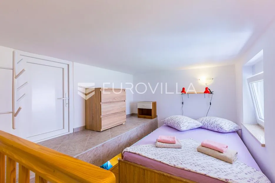 istra, medulin, velika samostojeća kuća sa 7 apartmana 100 m od mora - slika 9