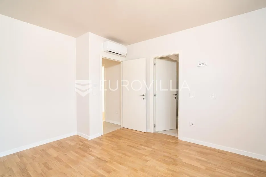 zadar, privlaka, luksuzni dvosoban stan 1. red do mora, 107,60 m² - slika 9