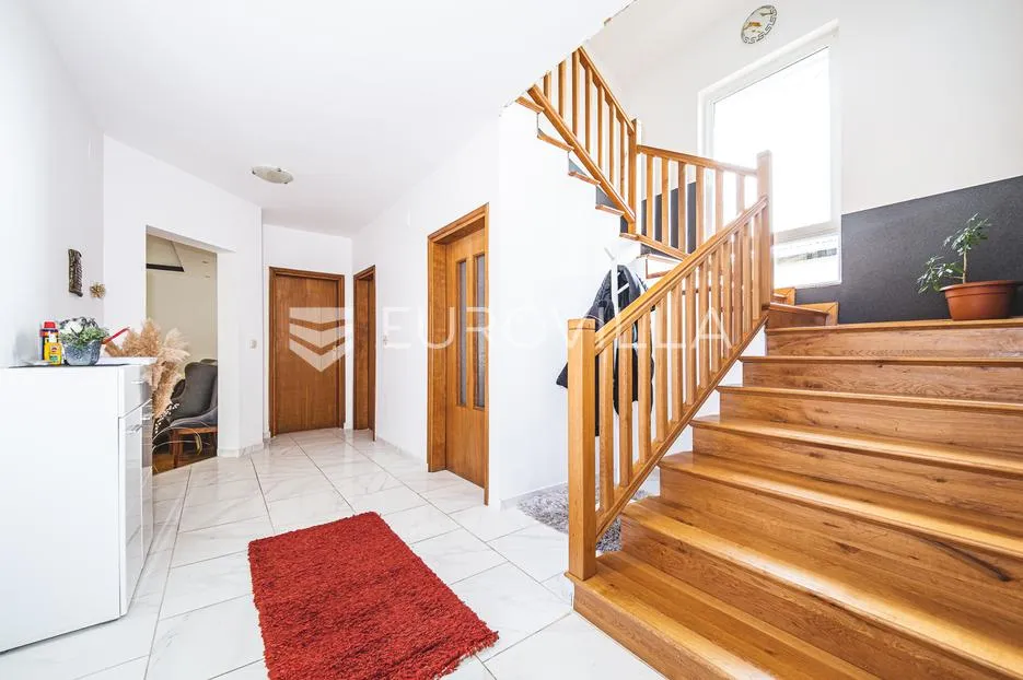 samobor okolica, donji desinec, moderna kuća 280 m2 na atraktivnoj lokaciji - slika 11