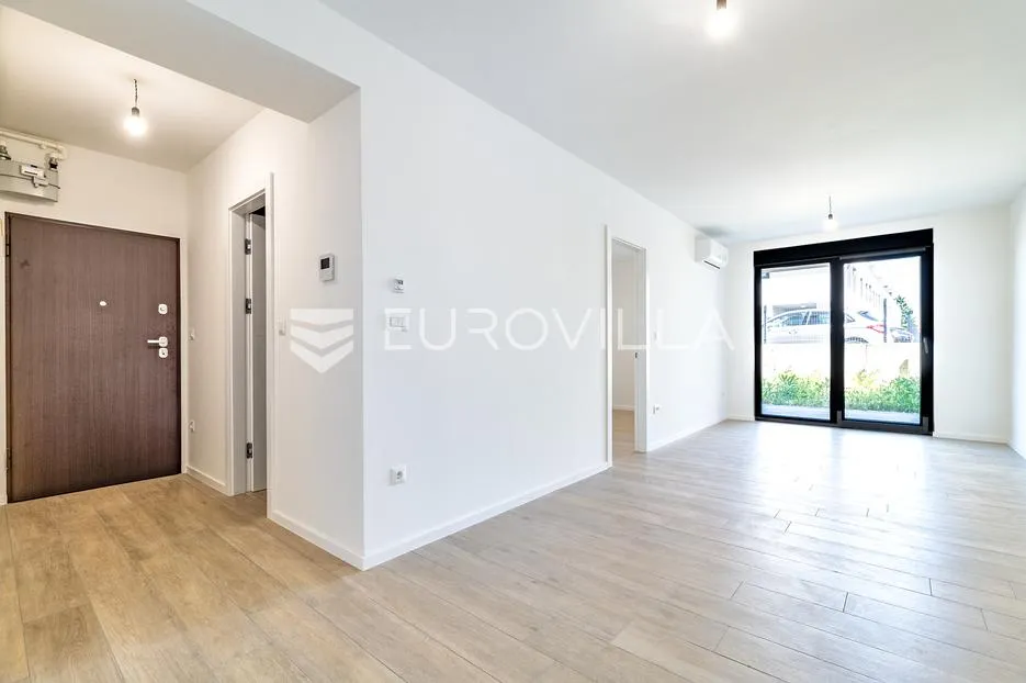 Novi Zagreb, Klara, dvosobni stan/ured s vrtom, 57 m², PRVI NAJAM - Sveta Klara