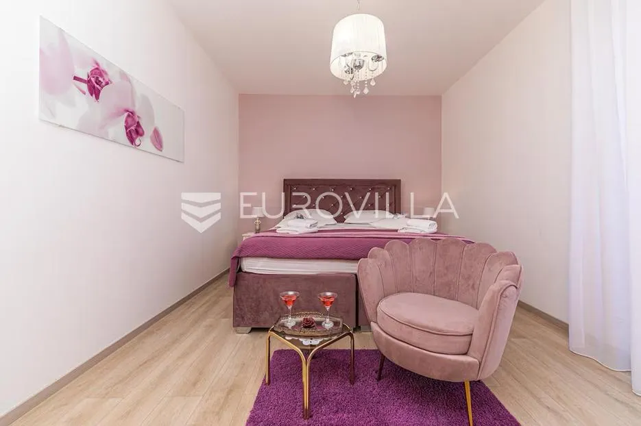 kaštel sućurac, predivna kuća s bazenom u prvom redu do mora - slika 17