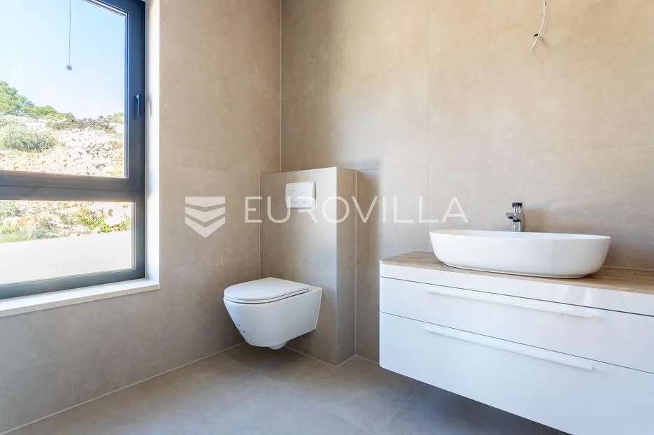 otok murter, betina, prekrasna villa s bazenom - slika 16