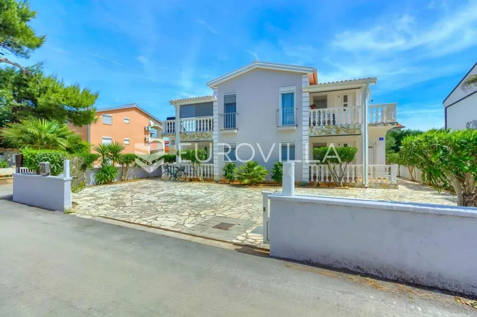 vir, atraktivna apartmanska kuća s 4 stambene jedinice udaljene 150 m od plaže - slika 3
