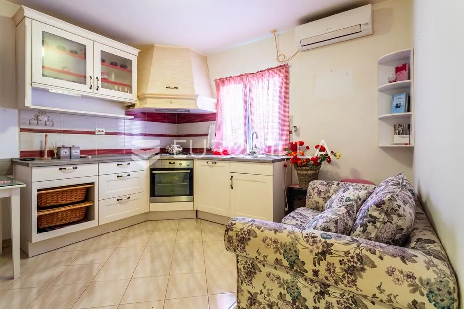 kaštel sućurac, kuća s tri stambene jedinice - slika 21