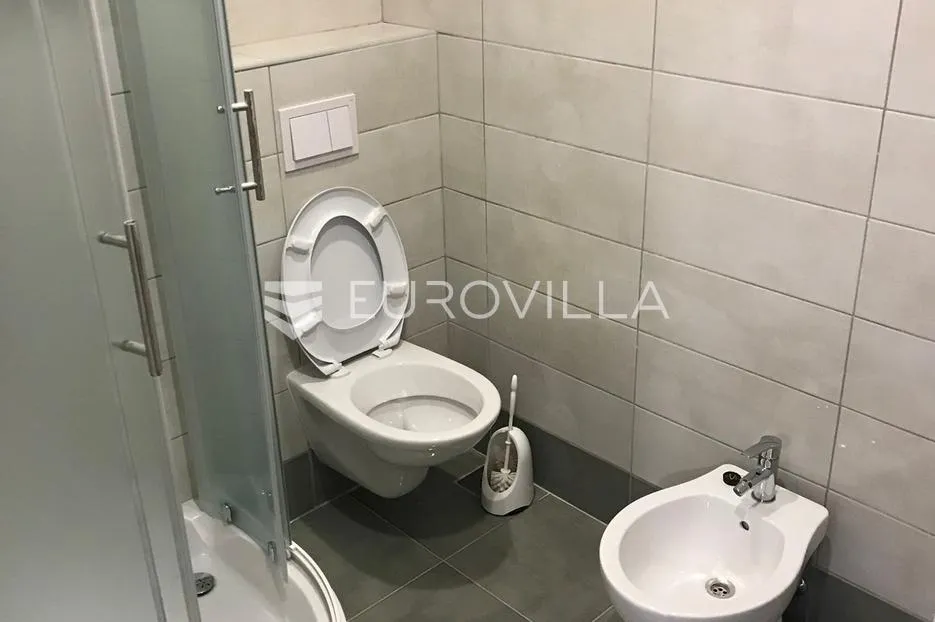 zagreb, amruševa, šesterosoban stan površine 129 m² - slika 14