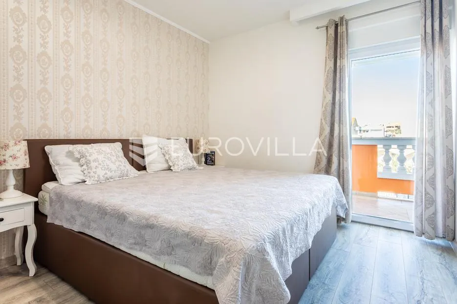 vodice, prekrasna kuća sa apartmanima i bazenom - slika 7