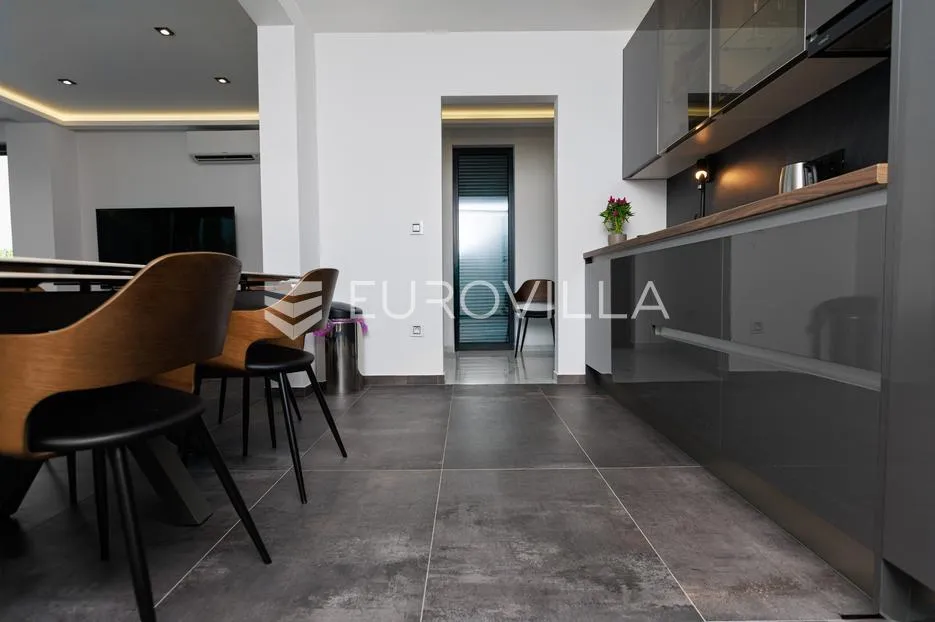 rijeka, kostrena, paveki villa s 2 stana, pomoćnim objektom i bazenom, 279 m² - slika 13