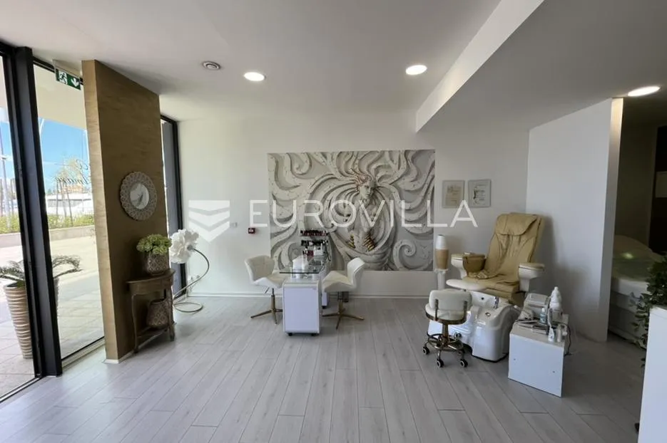 istra, rovinj, uhodani beauty studio u aci marini rovinj, prodaja poslovanja i inventara - slika 6