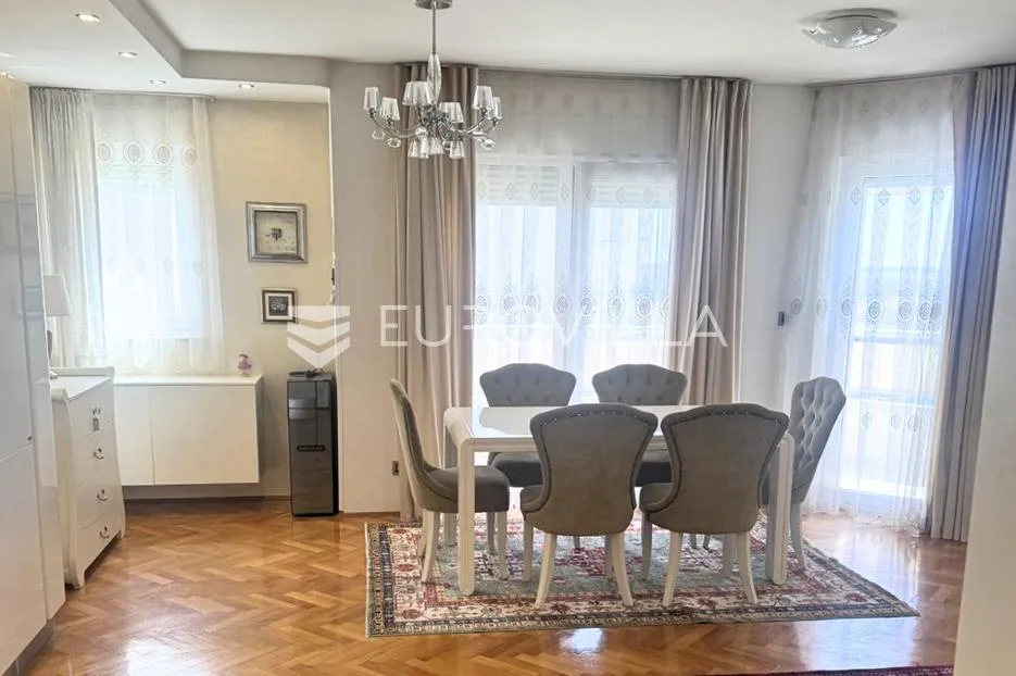 split, žnjan, dvosoban stan prvi red uz more - slika 1